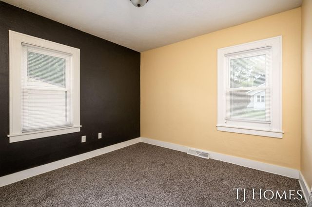 52 Holly Street SW, Grand Rapids, MI 49548