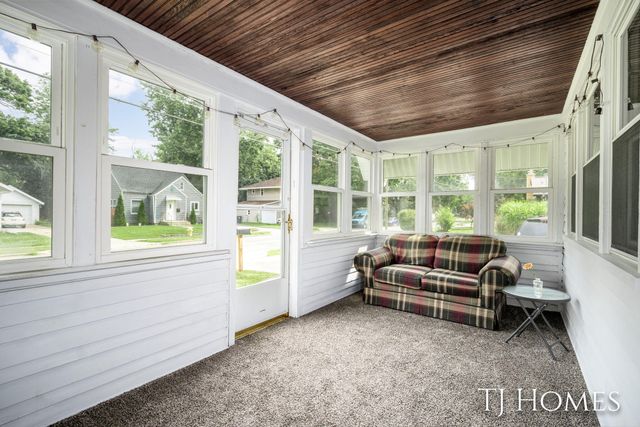 52 Holly Street SW, Grand Rapids, MI 49548