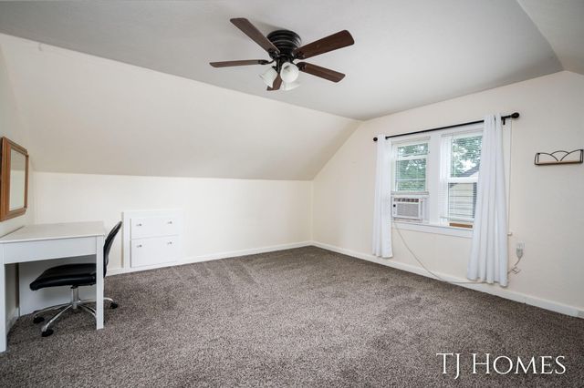 52 Holly Street SW, Grand Rapids, MI 49548