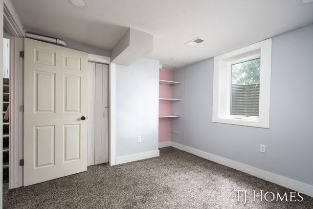 52 Holly Street SW, Grand Rapids, MI 49548