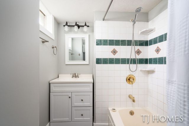 52 Holly Street SW, Grand Rapids, MI 49548