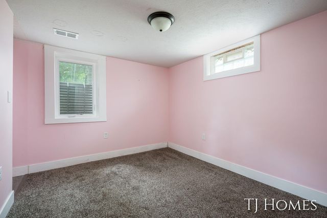 52 Holly Street SW, Grand Rapids, MI 49548