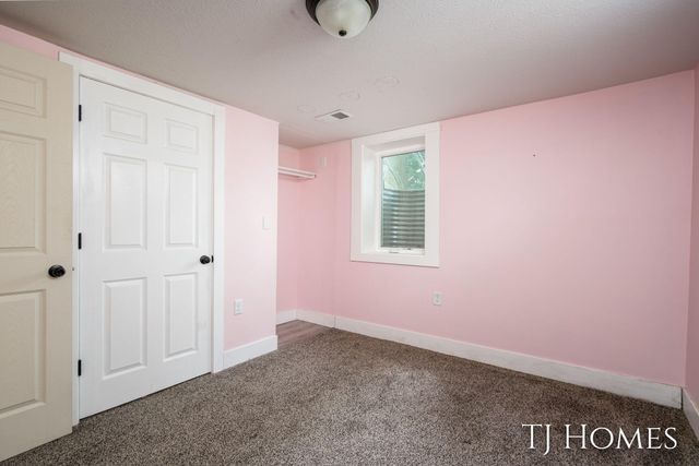 52 Holly Street SW, Grand Rapids, MI 49548