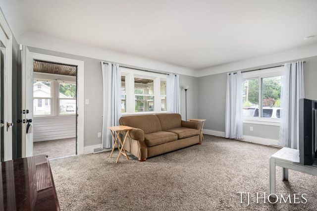 52 Holly Street SW, Grand Rapids, MI 49548