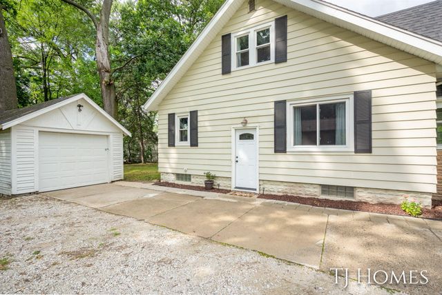 52 Holly Street SW, Grand Rapids, MI 49548