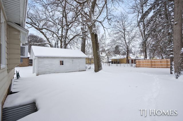 52 Holly Street SW, Grand Rapids, MI 49548