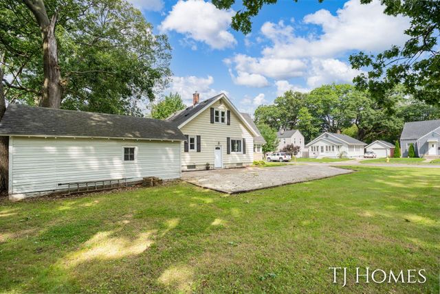 52 Holly Street SW, Grand Rapids, MI 49548