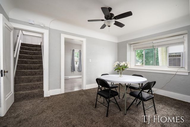 52 Holly Street SW, Grand Rapids, MI 49548