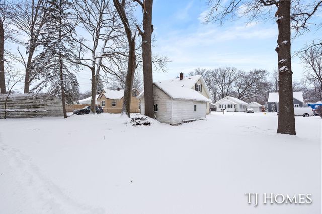 52 Holly Street SW, Grand Rapids, MI 49548