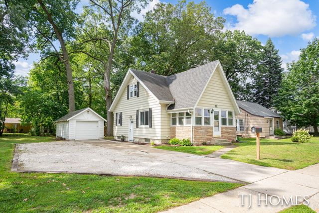 52 Holly Street SW, Grand Rapids, MI 49548