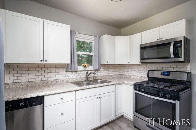 52 Holly Street SW, Grand Rapids, MI 49548