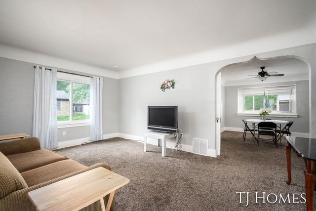 52 Holly Street SW, Grand Rapids, MI 49548