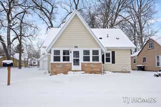 52 Holly Street SW, Grand Rapids, MI 49548