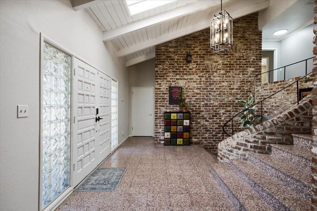4637 Hixon Cir, Carmichael, CA 95608