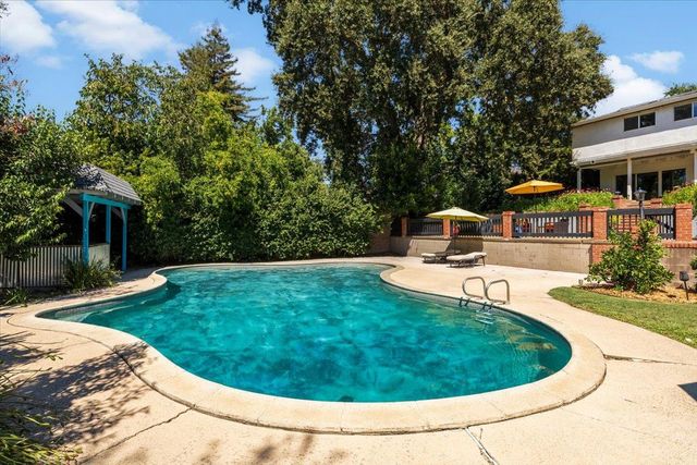 4637 Hixon Cir, Carmichael, CA 95608
