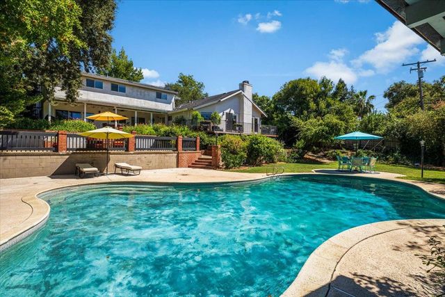 4637 Hixon Cir, Carmichael, CA 95608