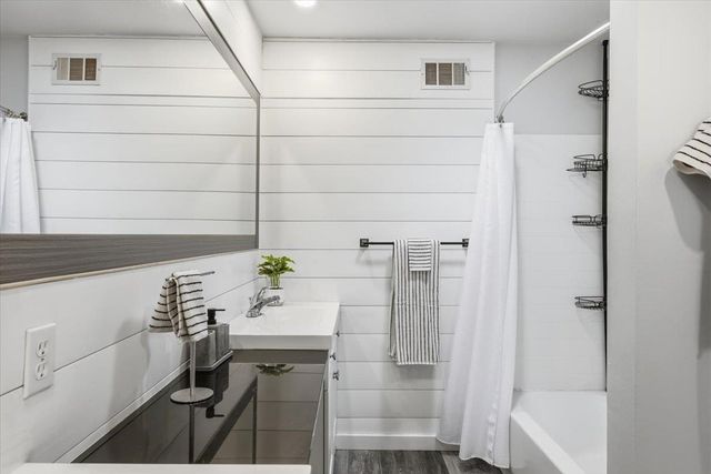 4637 Hixon Cir, Carmichael, CA 95608