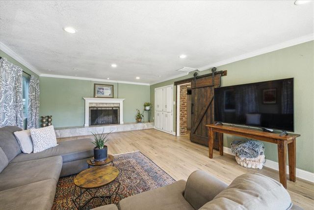 4637 Hixon Cir, Carmichael, CA 95608