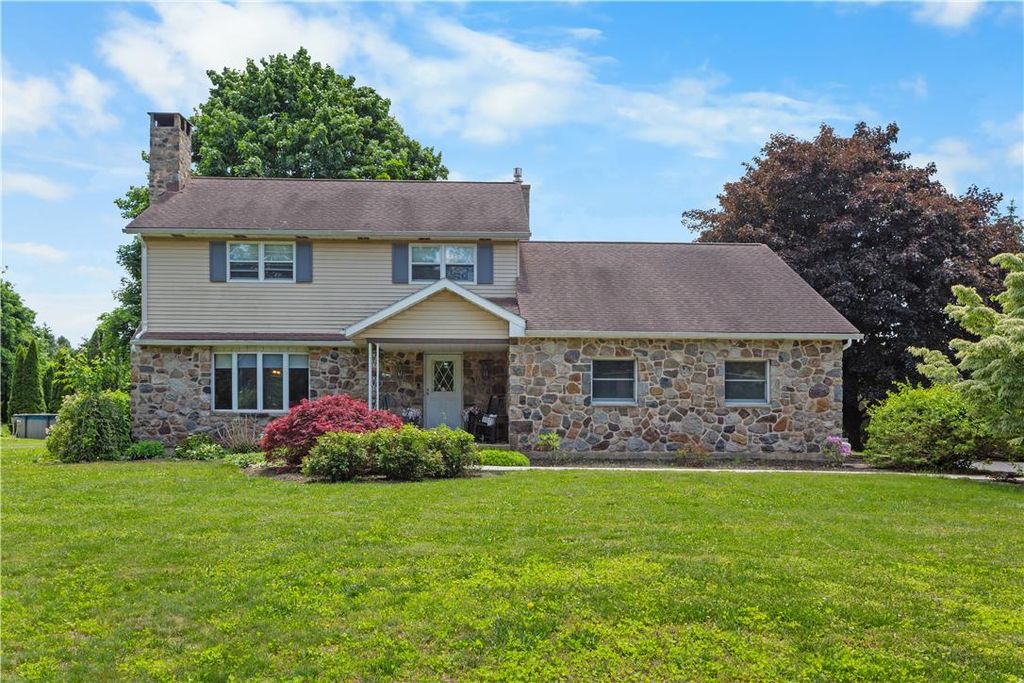 679 Cherry Hill Road, Bushkill Twp, PA 18064