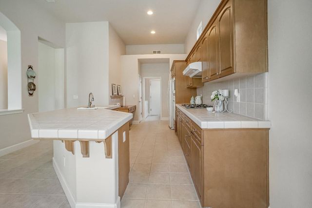 6126 W Los Altos Avenue, Fresno, CA 93722