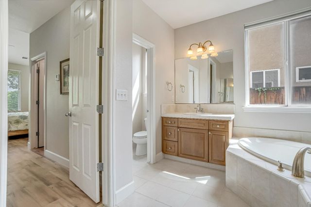 6126 W Los Altos Avenue, Fresno, CA 93722