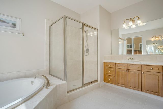 6126 W Los Altos Avenue, Fresno, CA 93722