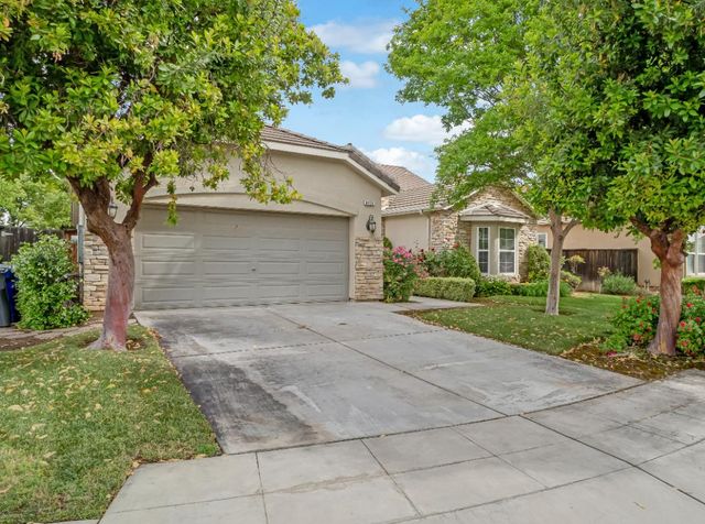 6126 W Los Altos Avenue, Fresno, CA 93722