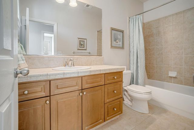 6126 W Los Altos Avenue, Fresno, CA 93722