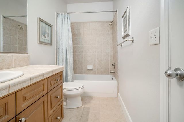 6126 W Los Altos Avenue, Fresno, CA 93722