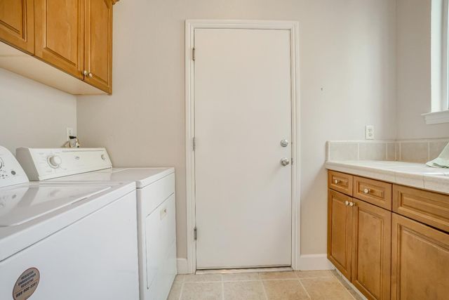 6126 W Los Altos Avenue, Fresno, CA 93722