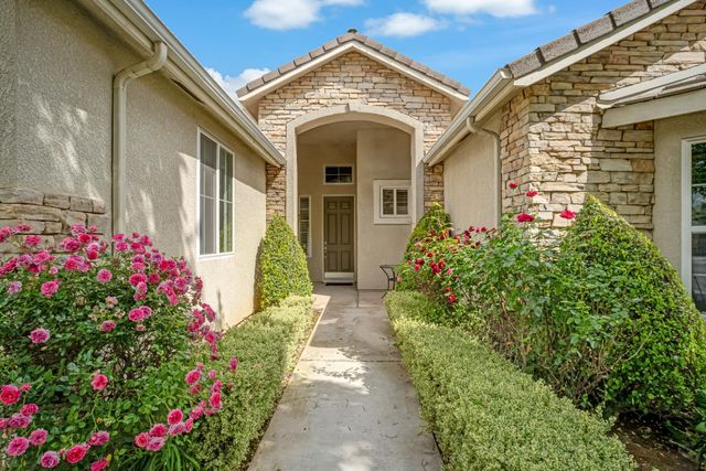 6126 W Los Altos Avenue, Fresno, CA 93722