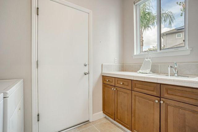 6126 W Los Altos Avenue, Fresno, CA 93722