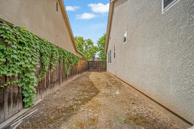 6126 W Los Altos Avenue, Fresno, CA 93722