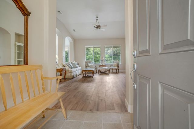 6126 W Los Altos Avenue, Fresno, CA 93722