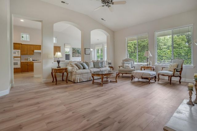 6126 W Los Altos Avenue, Fresno, CA 93722