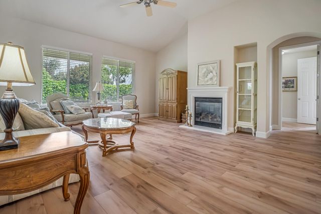 6126 W Los Altos Avenue, Fresno, CA 93722