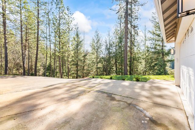 2911 Pioneer Hill Rd, Placerville, CA 95667