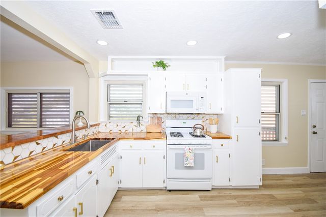 2705 Elizabeth St, Corpus Christi, TX 78404