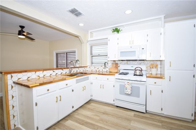 2705 Elizabeth St, Corpus Christi, TX 78404