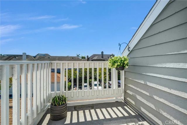 4682 WARNER Avenue C304, Huntington Beach, CA 92649