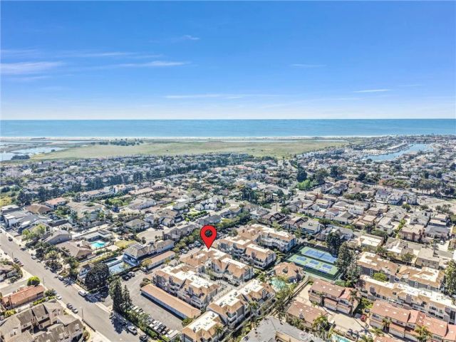 4682 WARNER Avenue C304, Huntington Beach, CA 92649