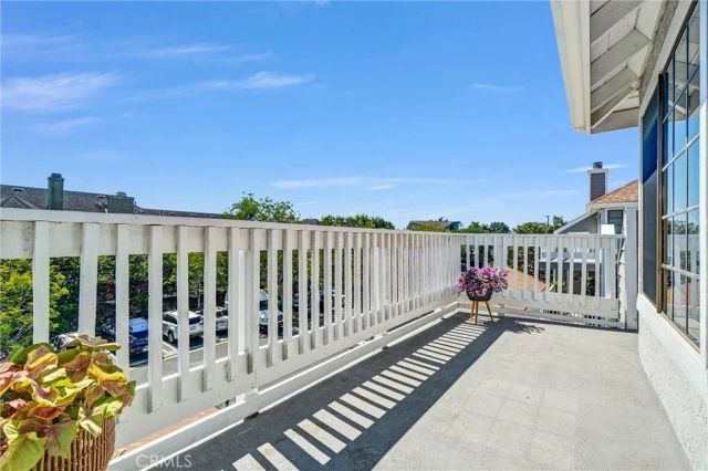 4682 WARNER Avenue C304, Huntington Beach, CA 92649