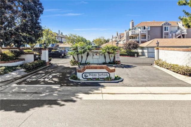 4682 WARNER Avenue C304, Huntington Beach, CA 92649