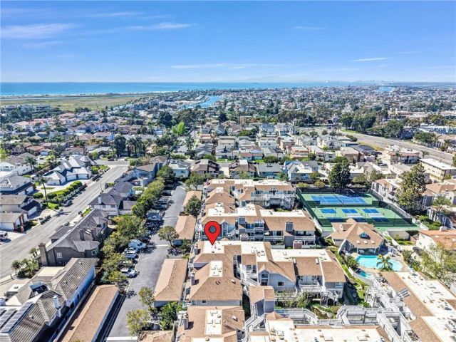 4682 WARNER Avenue C304, Huntington Beach, CA 92649