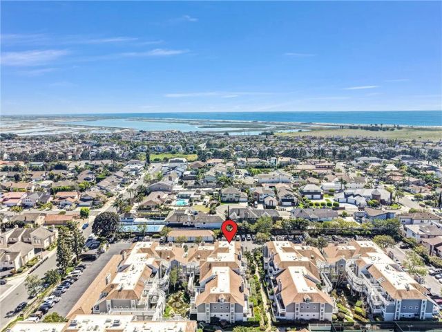 4682 WARNER Avenue C304, Huntington Beach, CA 92649