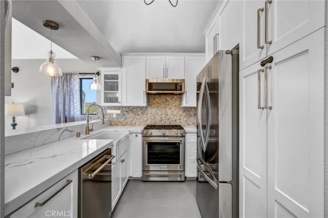 4682 WARNER Avenue C304, Huntington Beach, CA 92649