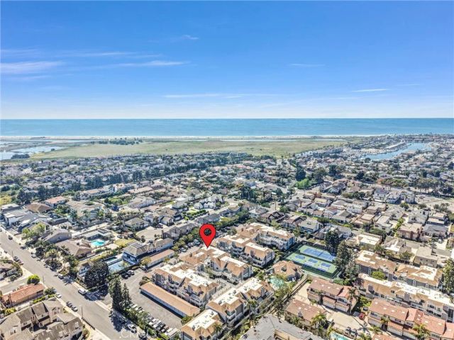 4682 WARNER Avenue C304, Huntington Beach, CA 92649