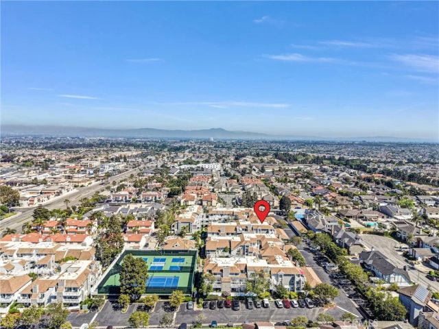 4682 WARNER Avenue C304, Huntington Beach, CA 92649