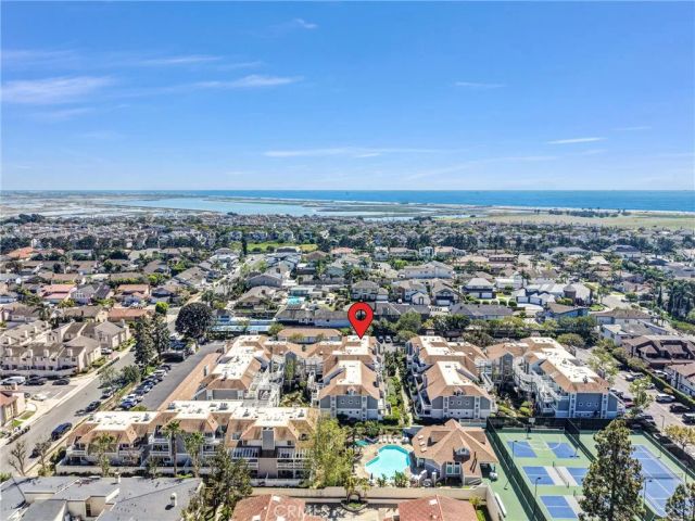 4682 WARNER Avenue C304, Huntington Beach, CA 92649