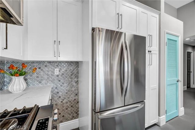 4682 WARNER Avenue C304, Huntington Beach, CA 92649